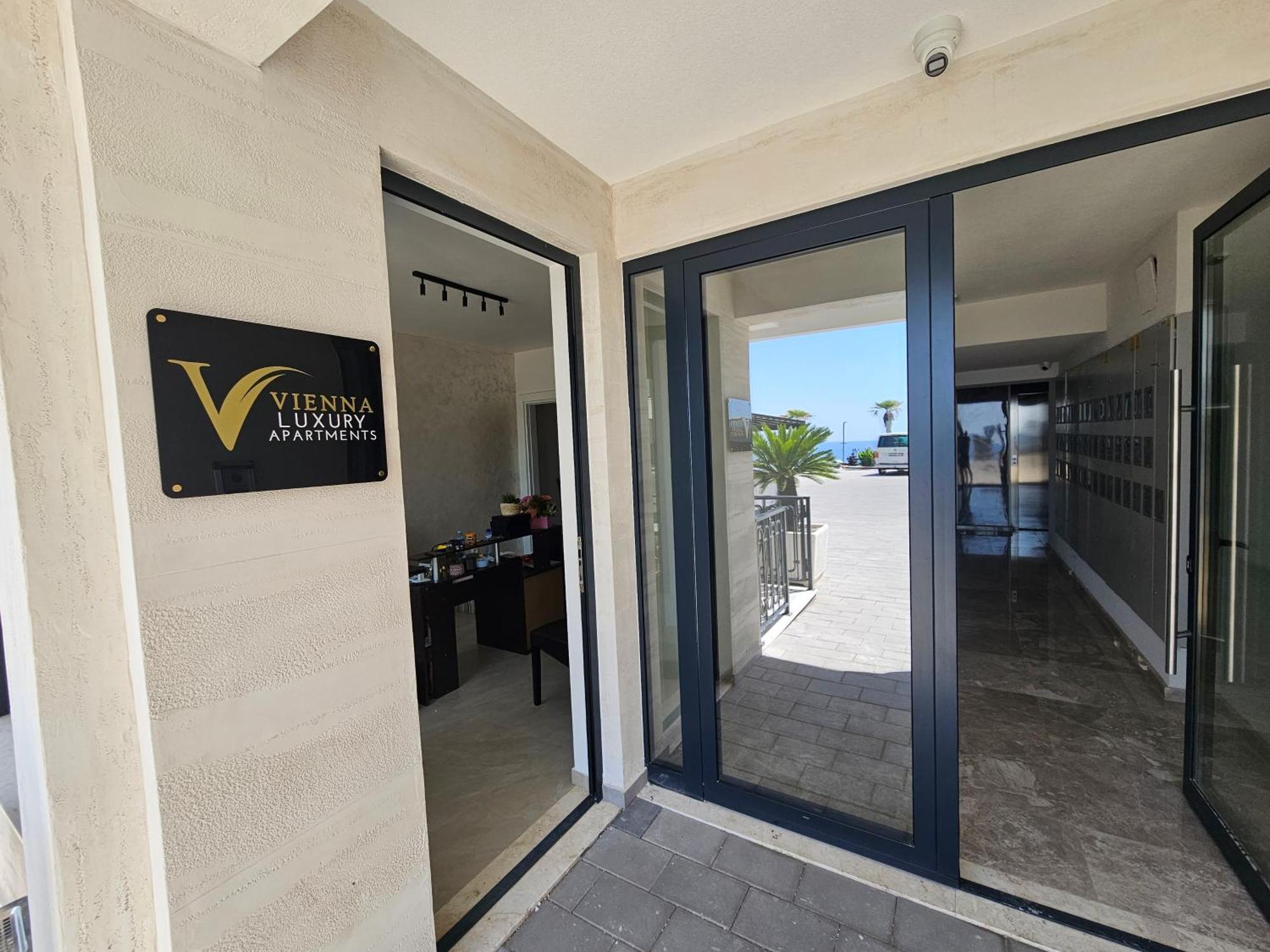 Vienna Luxury Apartments Добра-Вода Экстерьер фото
